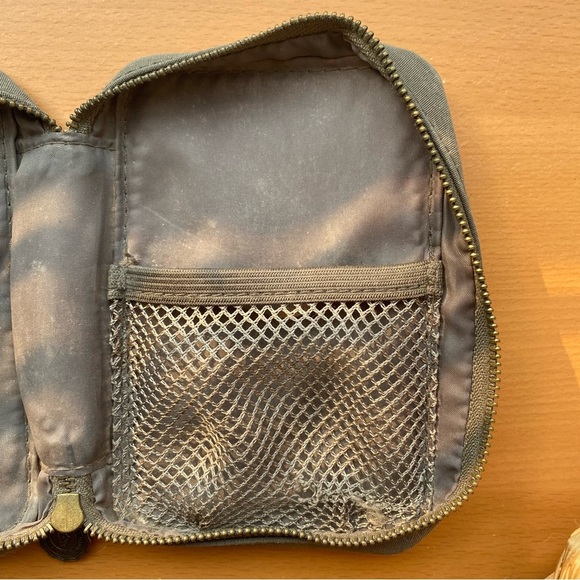 3/$40 🦙 The Bodyshop Hemp Bag & Saje Zip-Up Pouch - Picture 6 of 12